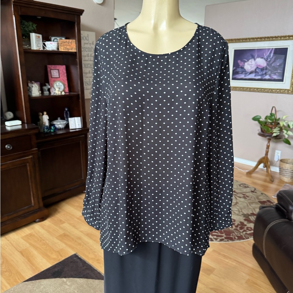 Vince Camuto black & white dots long sleeve blouse-size L